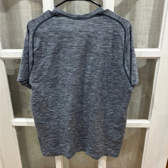 lululemon Metal Vent Tech Tee - Picture 2 of 3